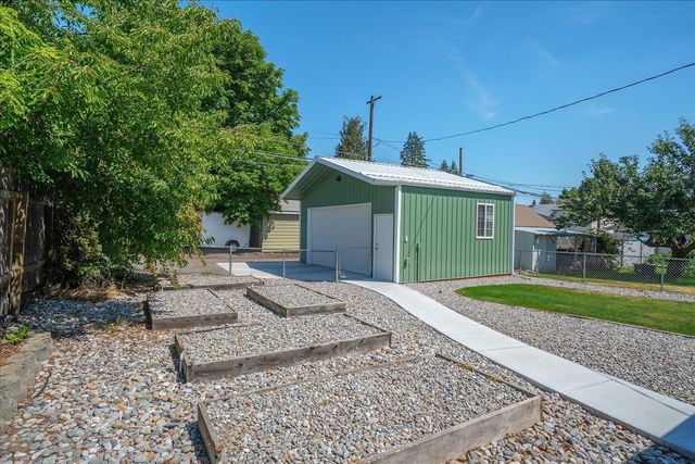 4124 N Hawthorne St, Spokane, WA 99205