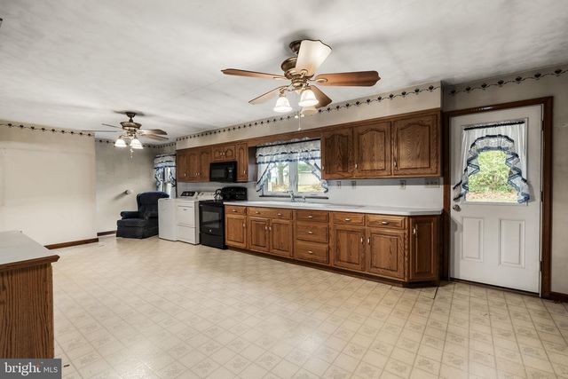 1245 W SWARTZVILLE RD, Reinholds, PA 17569