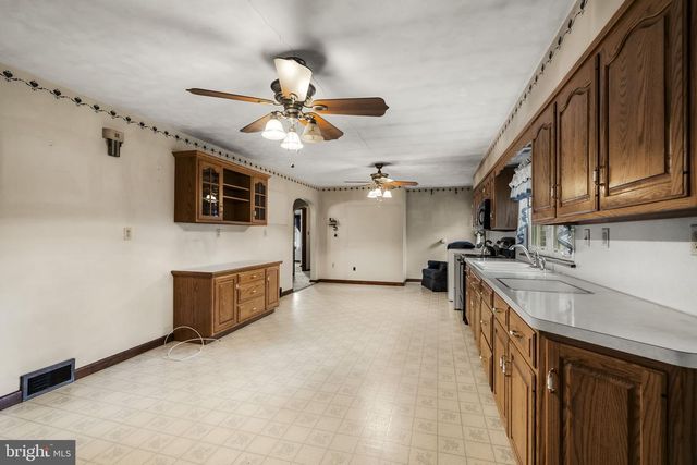 1245 W SWARTZVILLE RD, Reinholds, PA 17569