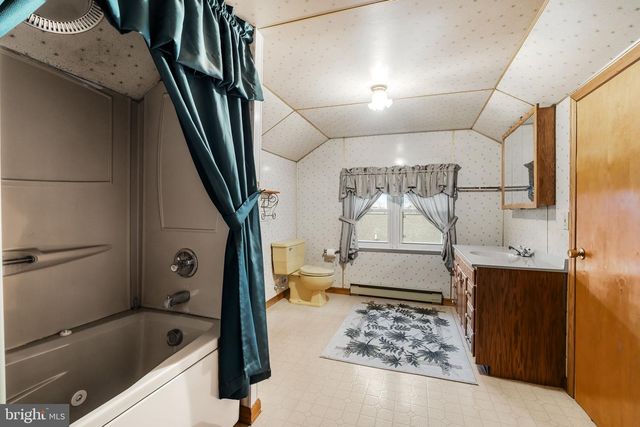 1245 W SWARTZVILLE RD, Reinholds, PA 17569