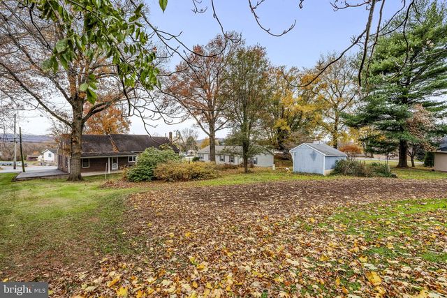 1245 W SWARTZVILLE RD, Reinholds, PA 17569