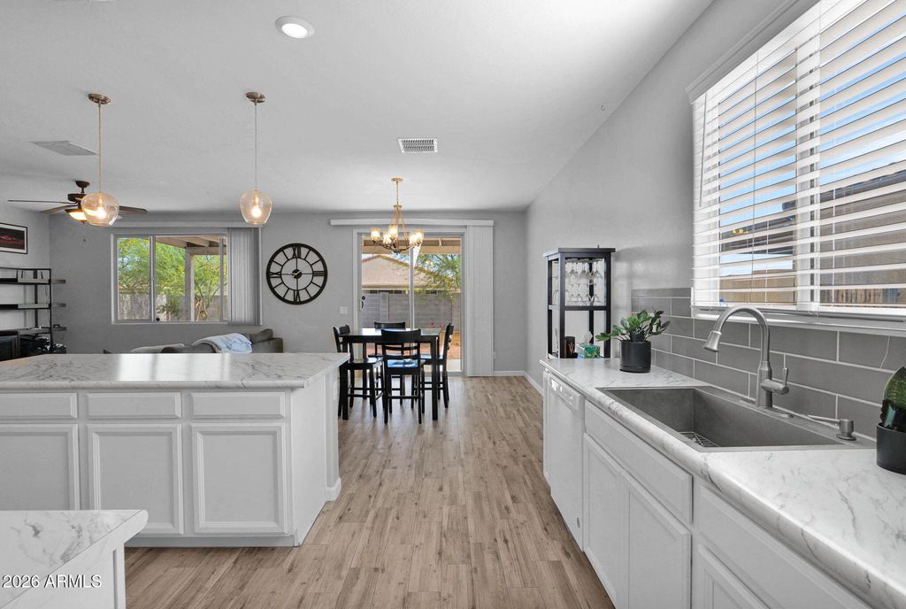 Image 10 of property listing at 1818 E GROVE Street, Phoenix, AZ 85040