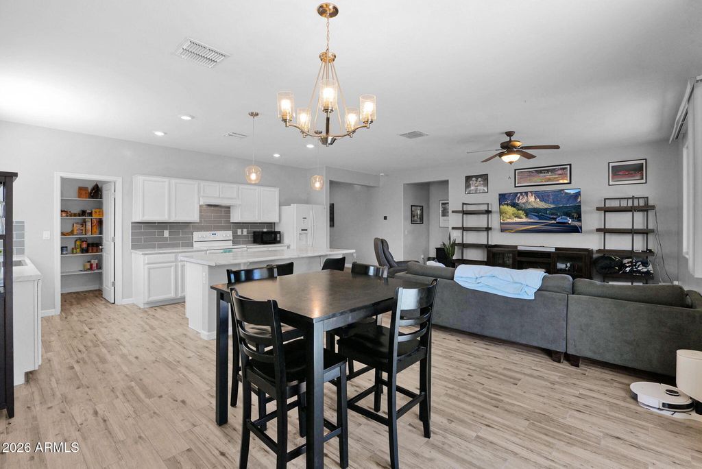 Image 13 of property listing at 1818 E GROVE Street, Phoenix, AZ 85040