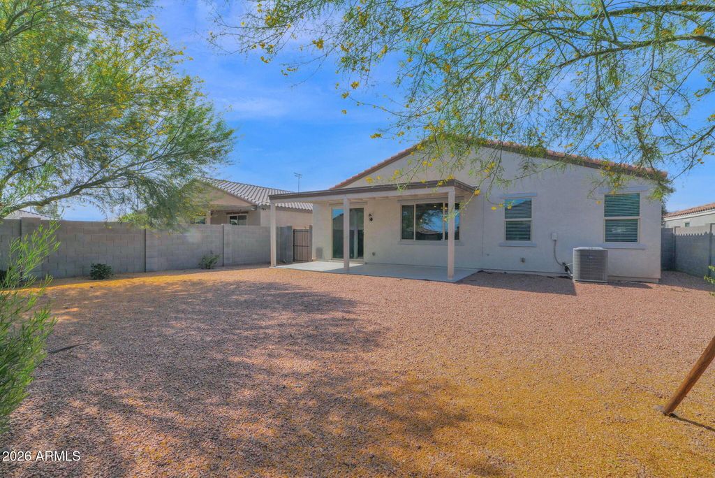 Image 22 of property listing at 1818 E GROVE Street, Phoenix, AZ 85040