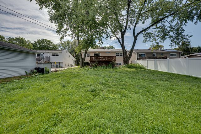 1015 Wilson Avenue, Wheaton, IL 60189