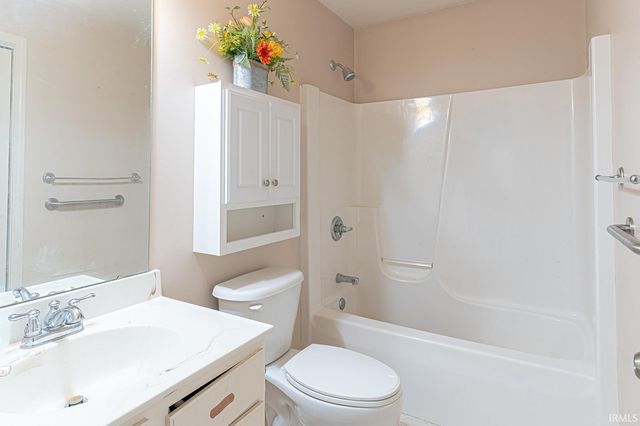 20467 Fieldstone Crossing Drive, Goshen, IN 46528