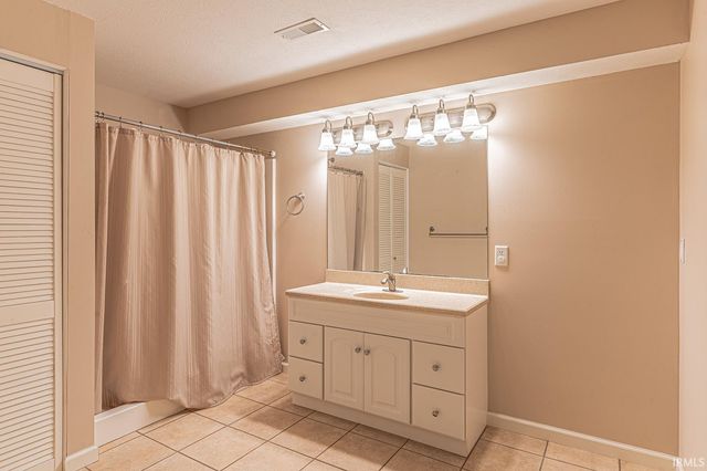 20467 Fieldstone Crossing Drive, Goshen, IN 46528