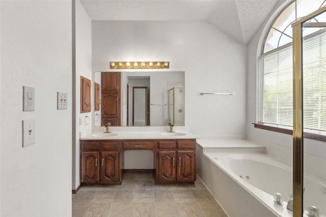 1423 Holveck Drive, Cedar Hill, TX 75104