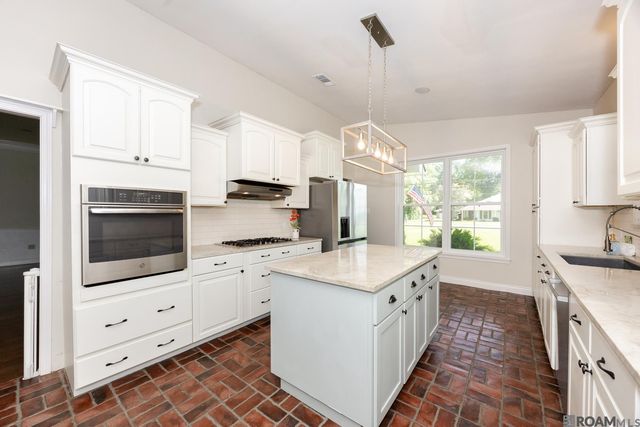 3171 Emily Dr, Port Allen, LA 70767
