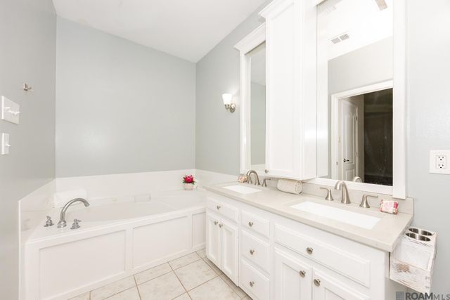 3171 Emily Dr, Port Allen, LA 70767