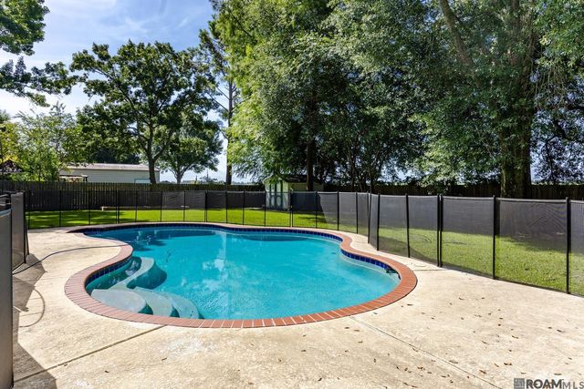 3171 Emily Dr, Port Allen, LA 70767