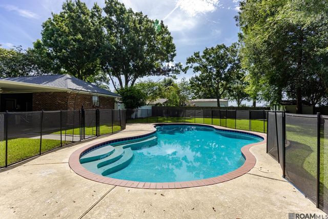 3171 Emily Dr, Port Allen, LA 70767