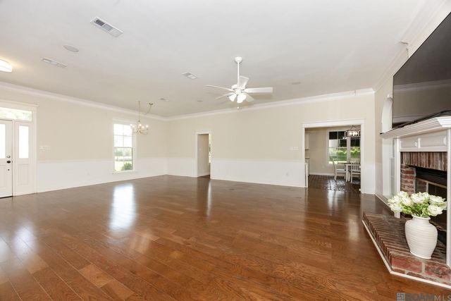 3171 Emily Dr, Port Allen, LA 70767