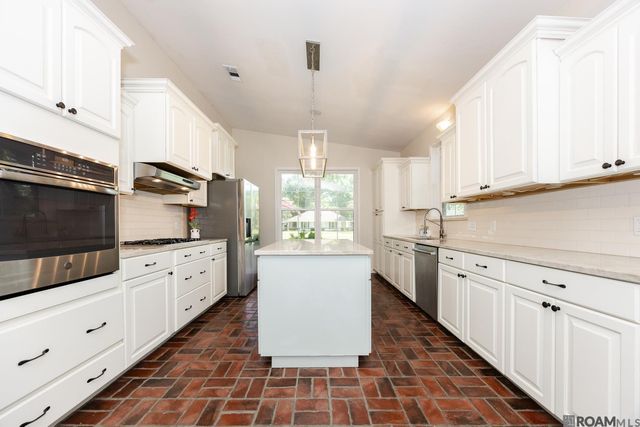 3171 Emily Dr, Port Allen, LA 70767