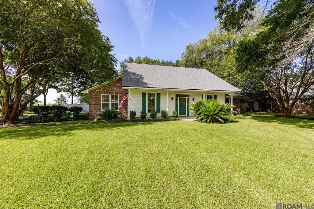 3171 Emily Dr, Port Allen, LA 70767