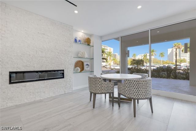 1 Bluebill AVE 709, Naples, FL 34108