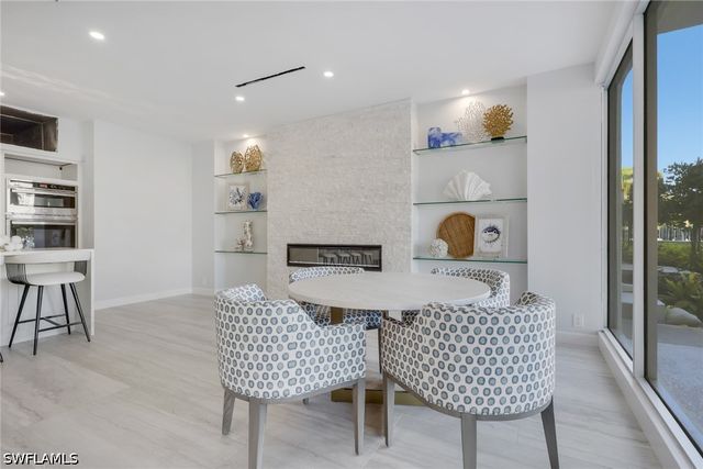 1 Bluebill AVE 709, Naples, FL 34108