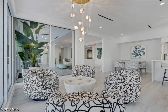 1 Bluebill AVE 709, Naples, FL 34108