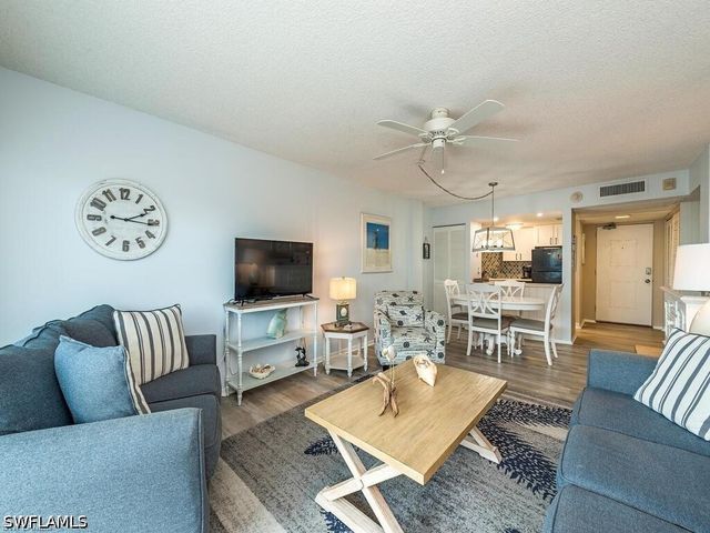 1 Bluebill AVE 709, Naples, FL 34108