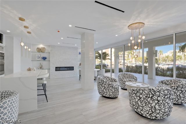 1 Bluebill AVE 709, Naples, FL 34108