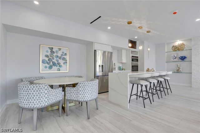 1 Bluebill AVE 709, Naples, FL 34108