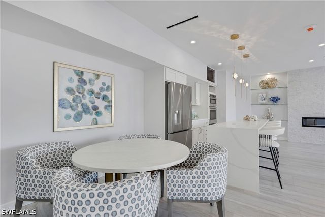 1 Bluebill AVE 709, Naples, FL 34108