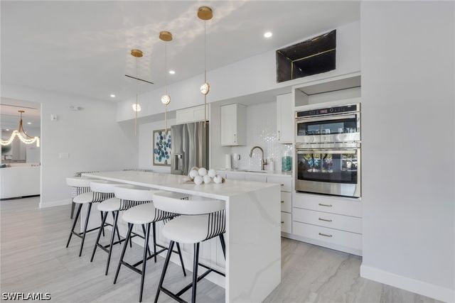 1 Bluebill AVE 709, Naples, FL 34108