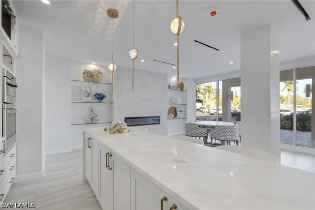 1 Bluebill AVE 709, Naples, FL 34108