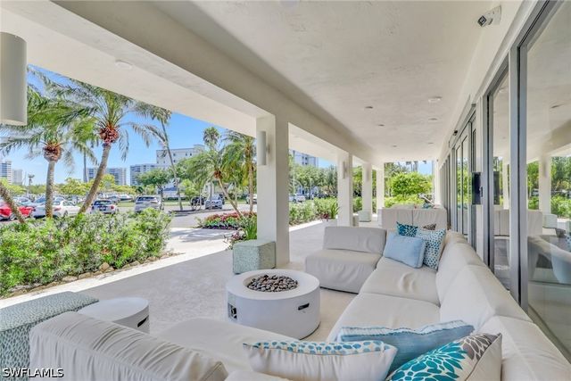 1 Bluebill AVE 709, Naples, FL 34108