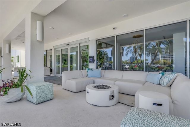 1 Bluebill AVE 709, Naples, FL 34108