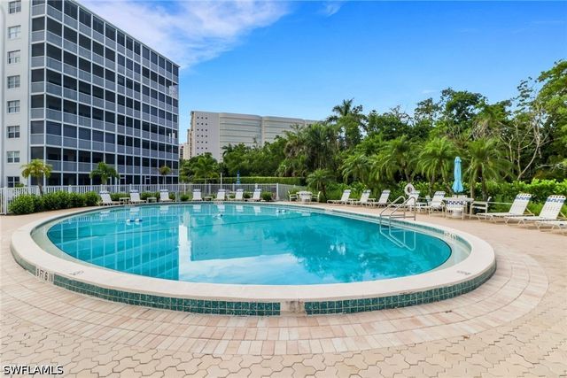 1 Bluebill AVE 709, Naples, FL 34108