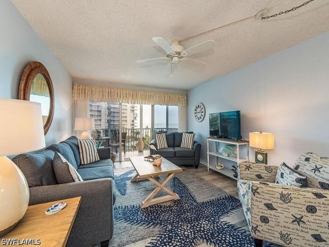 1 Bluebill AVE 709, Naples, FL 34108