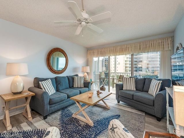 1 Bluebill AVE 709, Naples, FL 34108