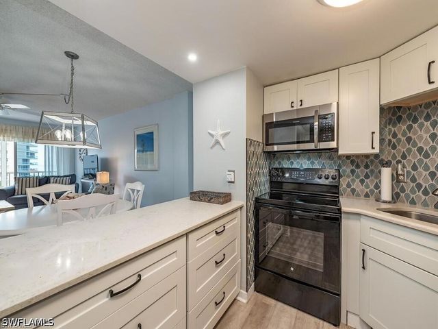 1 Bluebill AVE 709, Naples, FL 34108