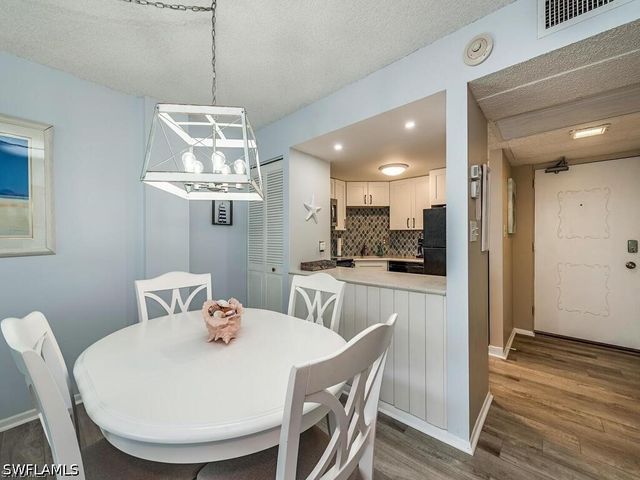 1 Bluebill AVE 709, Naples, FL 34108