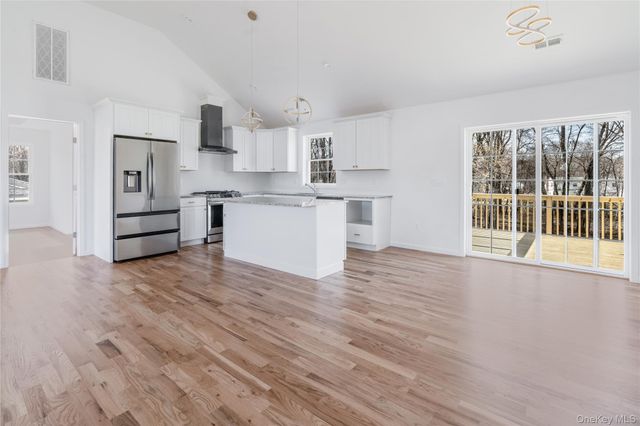 157 S Quaker Lane, Hyde Park, NY 12538