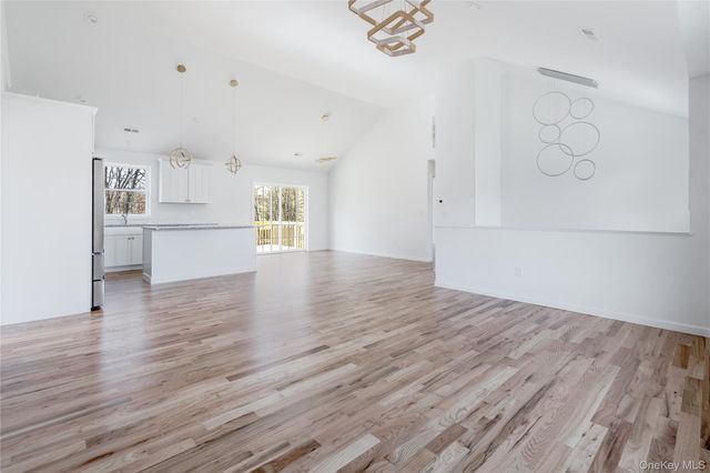 157 S Quaker Lane, Hyde Park, NY 12538