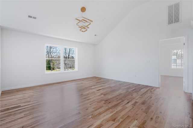 157 S Quaker Lane, Hyde Park, NY 12538