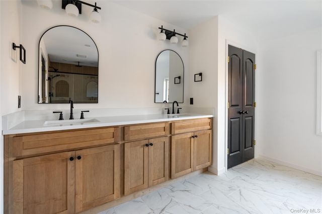 157 S Quaker Lane, Hyde Park, NY 12538