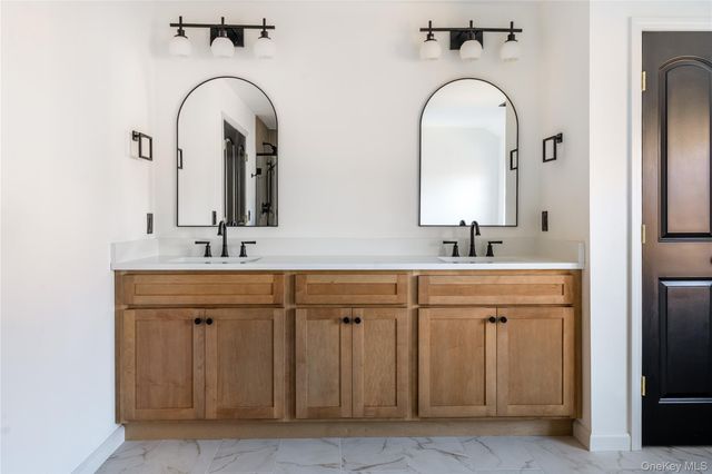 157 S Quaker Lane, Hyde Park, NY 12538