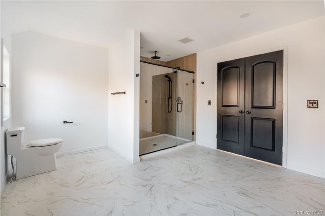 157 S Quaker Lane, Hyde Park, NY 12538