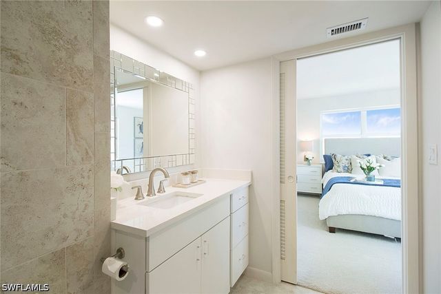 2011 Gulf Shore BLVD N 56, Naples, FL 34102