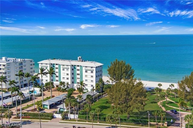 2011 Gulf Shore BLVD N 56, Naples, FL 34102