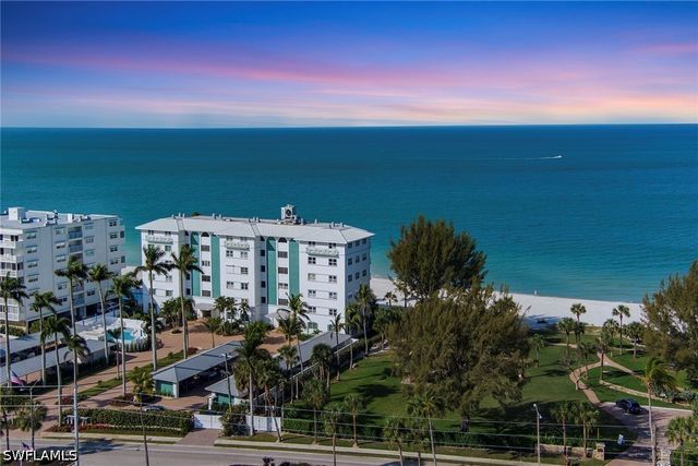2011 Gulf Shore BLVD N 56, Naples, FL 34102