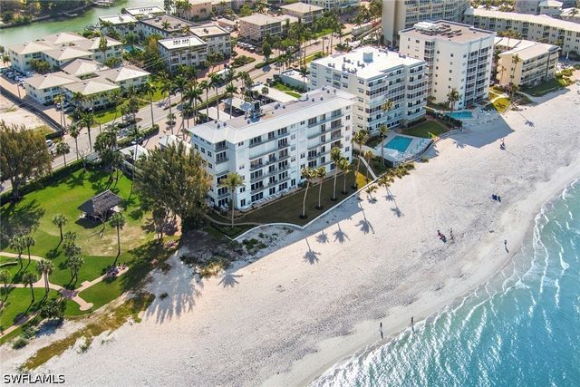 2011 Gulf Shore BLVD N 56, Naples, FL 34102