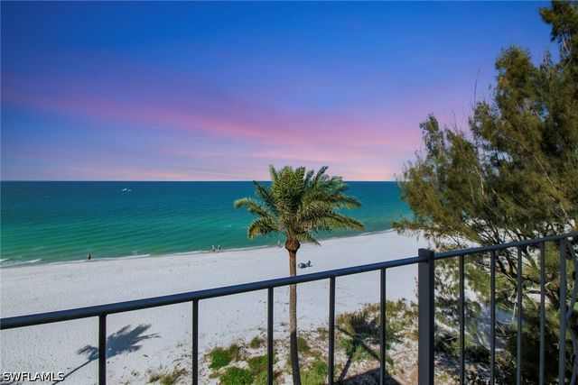 2011 Gulf Shore BLVD N 56, Naples, FL 34102