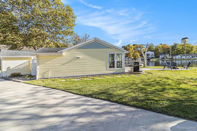 7351 Selma Drive, Fenton, MI 48430