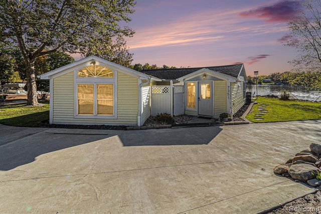 7351 Selma Drive, Fenton, MI 48430