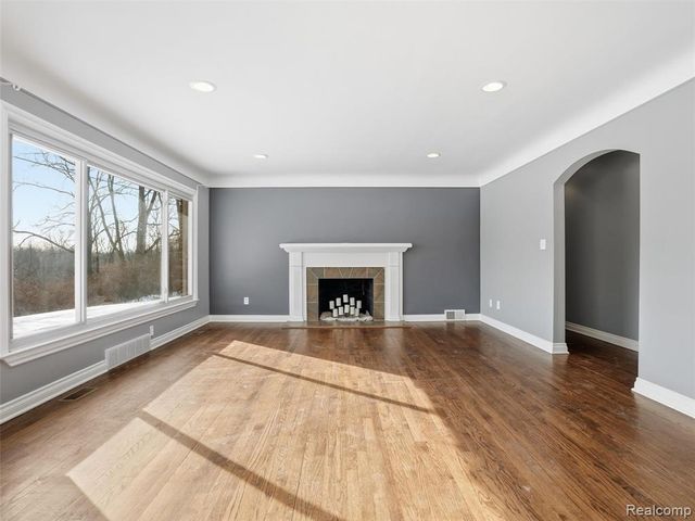 29750 Bristol Lane, Bingham Farms, MI 48025