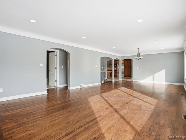 29750 Bristol Lane, Bingham Farms, MI 48025